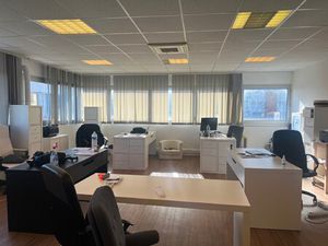 Location Local Professionnel 196m²