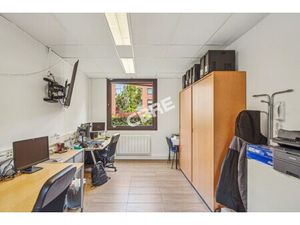 Location Local Professionnel 142m²