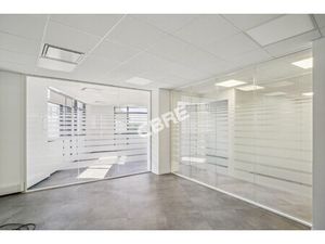 Location Local Professionnel 870m²