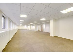 Location Local Professionnel 1 946m² NANTERRE 92000