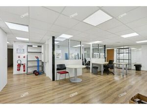 Location Local Professionnel 960m²