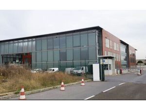 Location Local Professionnel 2 874m²