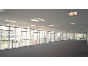 Location Local Professionnel 9 639m²