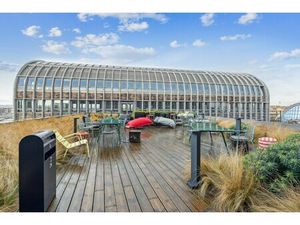 Location Local Professionnel 3 149m²