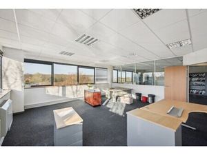 Location Local Professionnel 1 049m²