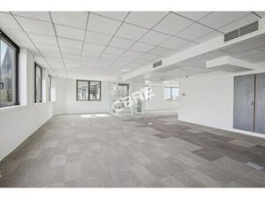 Location Local Professionnel 200m²