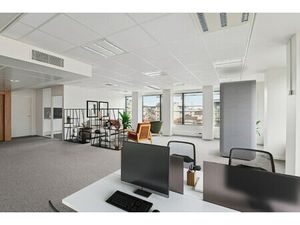 Location Local Professionnel 1 881m²