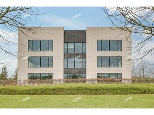 Location Local Professionnel 1 652m²