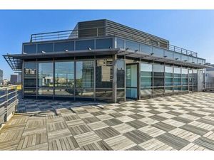 Location Local Professionnel 1 496m²