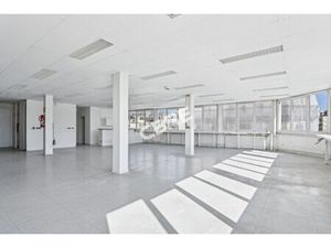 Location Local Professionnel 328m²