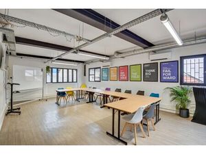 Location Local Professionnel 367m²