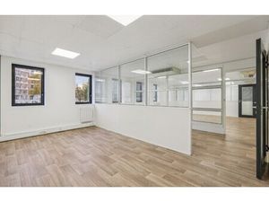 Location Local Professionnel 251m²