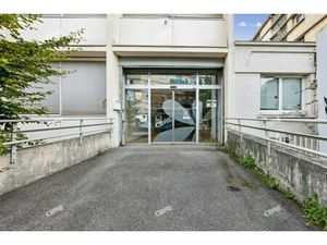 Location Local Professionnel 1 600m²