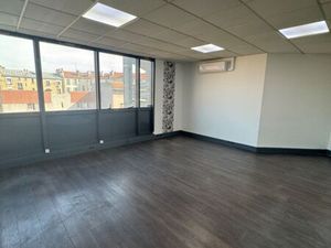 Location Local Professionnel 920m²