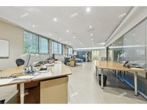 Location Local Professionnel 608m²