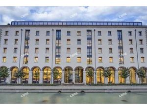 Location Local Professionnel 672m²