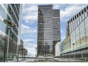 Location Local Professionnel 827m²