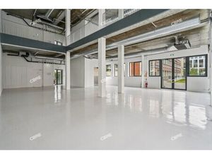 Location Local Professionnel 820m²
