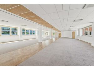 Location Local Professionnel 3 475m²