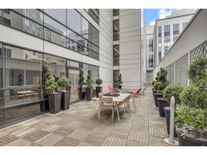 Location Local Professionnel 426m²