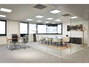 Location Local Professionnel 592m²