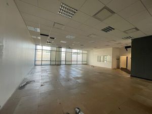 Location Local Professionnel 726m²