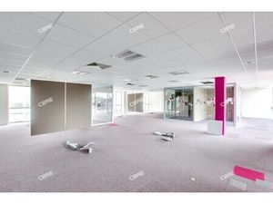 Location Local Professionnel 727m²