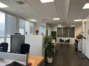 Location Local Professionnel 150m²