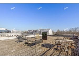 Location Local Professionnel 7 582m²