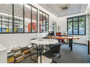 Location Local Professionnel 145m²