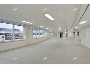 Location Local Professionnel 3 042m²