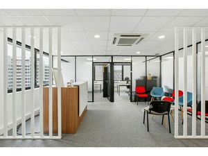 Location Local Professionnel 97m²