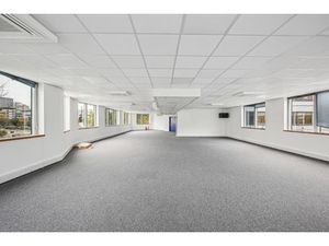 Location Local Professionnel 810m²