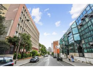 Location Local Professionnel 602m²