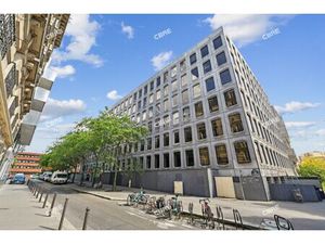 Location Local Professionnel 934m²