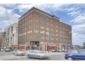 Location Local Professionnel 1 337m²