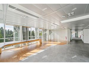 Location Local Professionnel 792m²