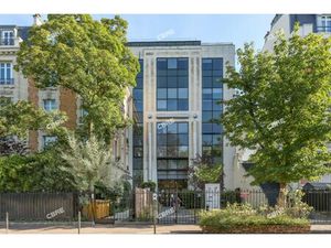 Location Local Professionnel 3 859m²