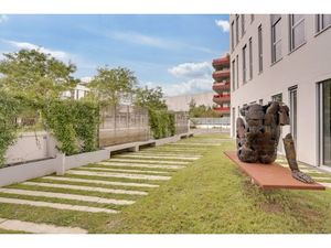 Location Local Professionnel 2 340m²