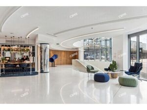 Location Local Professionnel 857m²