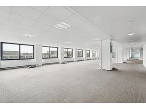 Location Local Professionnel 3 108m²