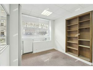 Location Local Professionnel 153m²