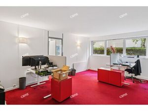 Location Local Professionnel 83m²