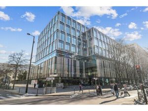 Location Local Professionnel 923m²