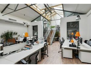 Location Local Professionnel 653m²