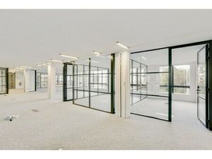 Location Local Professionnel 592m²