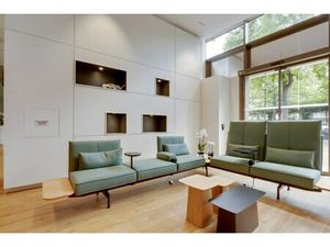 Location Local Professionnel 689m²