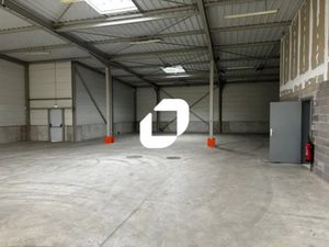 A LOUER  IMMEUBLE INDEPENDANT SUR SON TERRAIN CLOTURE