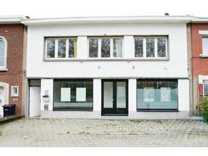 Commercieel te koop in Mortsel met 4 slaapkamers
