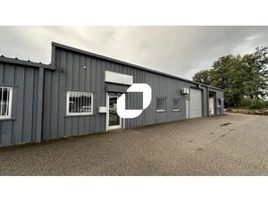 A LOUER  LOCAUX AVEC STOCKAGE EXTERIEUR